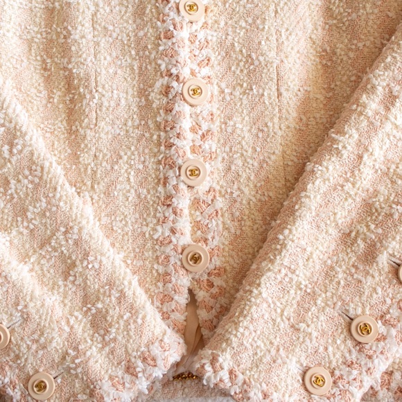 Iconic Chanel Vintage Spring 1994 Peach Pink Suit - Picture 11 of 15